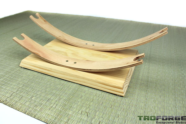 Design Ständer für 2 Schwerter – natur