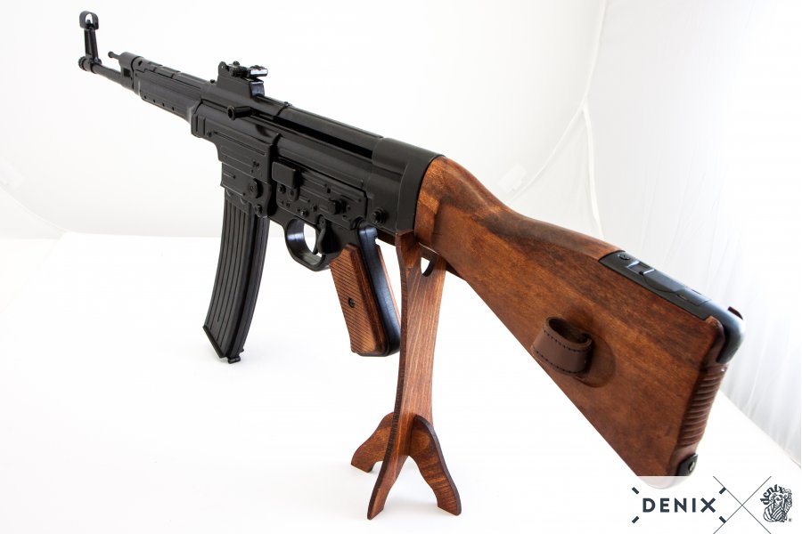 Deutsche MP 44 „Schmeisser“ mit Gurt aus Metall und Holz, 9 mm, 2. WK, 1943