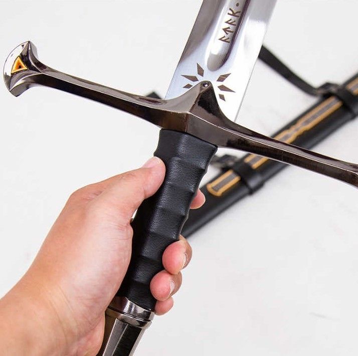 Anduril Schwert mit Scheide und Wanddisplay