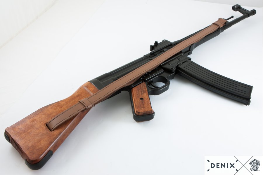 Deutsche MP 44 „Schmeisser“ mit Gurt aus Metall und Holz, 9 mm, 2. WK, 1943