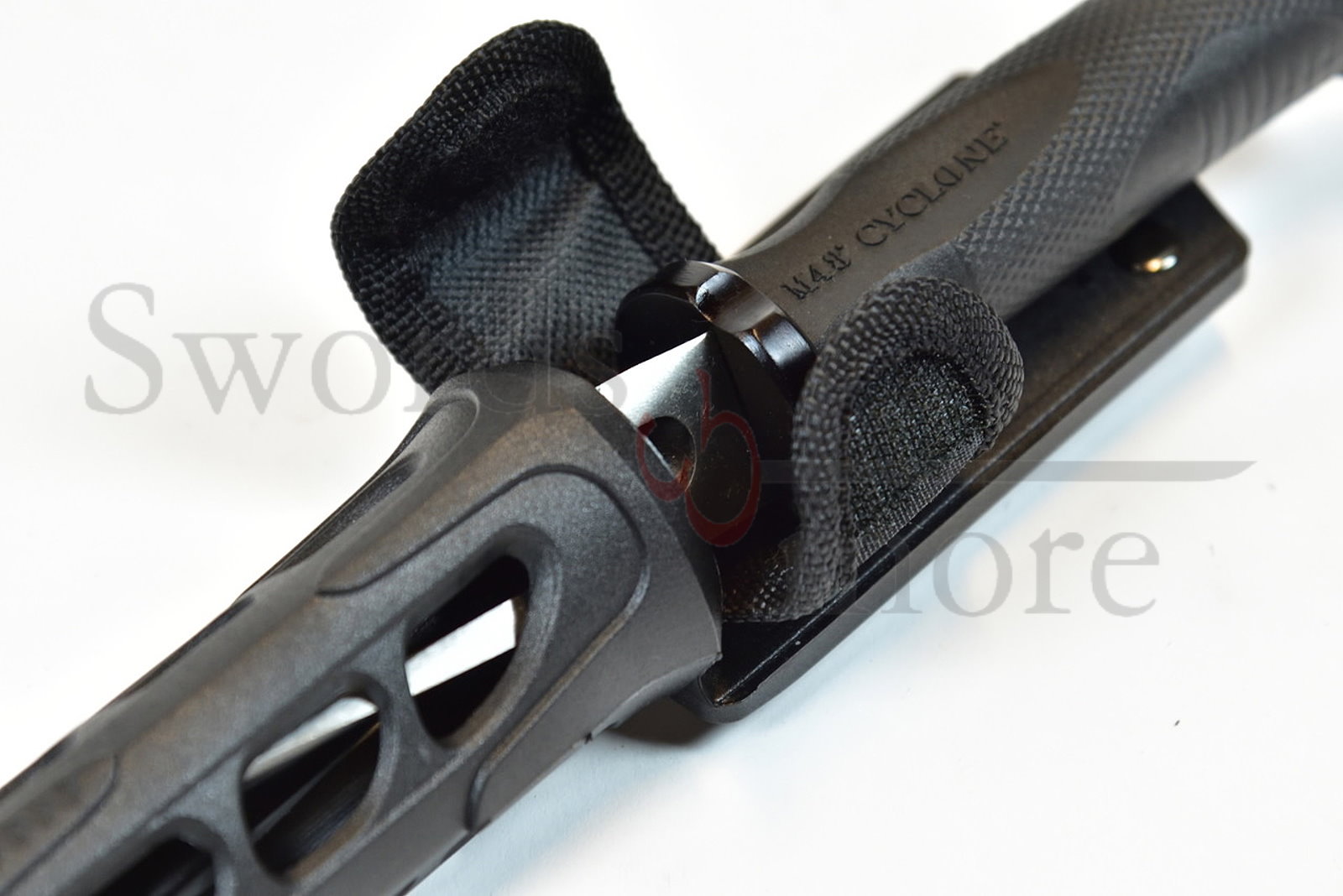 Cyclone Stiefelmesser mit Custom Vortec-Scheide