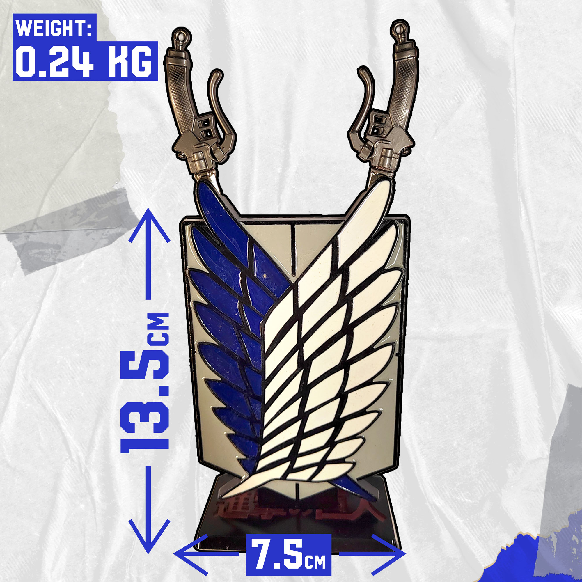 Attack on Titan – Dual ODM Gear Blade Brieföffner Schwerter mit Wings of Freedom Ständer