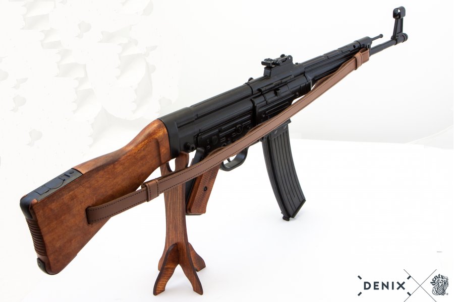 Deutsche MP 44 „Schmeisser“ mit Gurt aus Metall und Holz, 9 mm, 2. WK, 1943