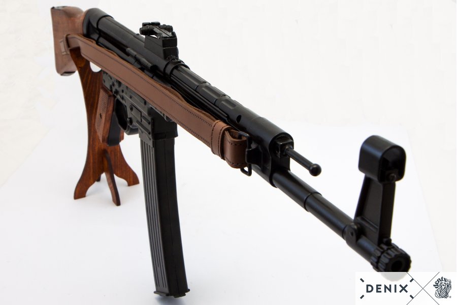 Deutsche MP 44 „Schmeisser“ mit Gurt aus Metall und Holz, 9 mm, 2. WK, 1943