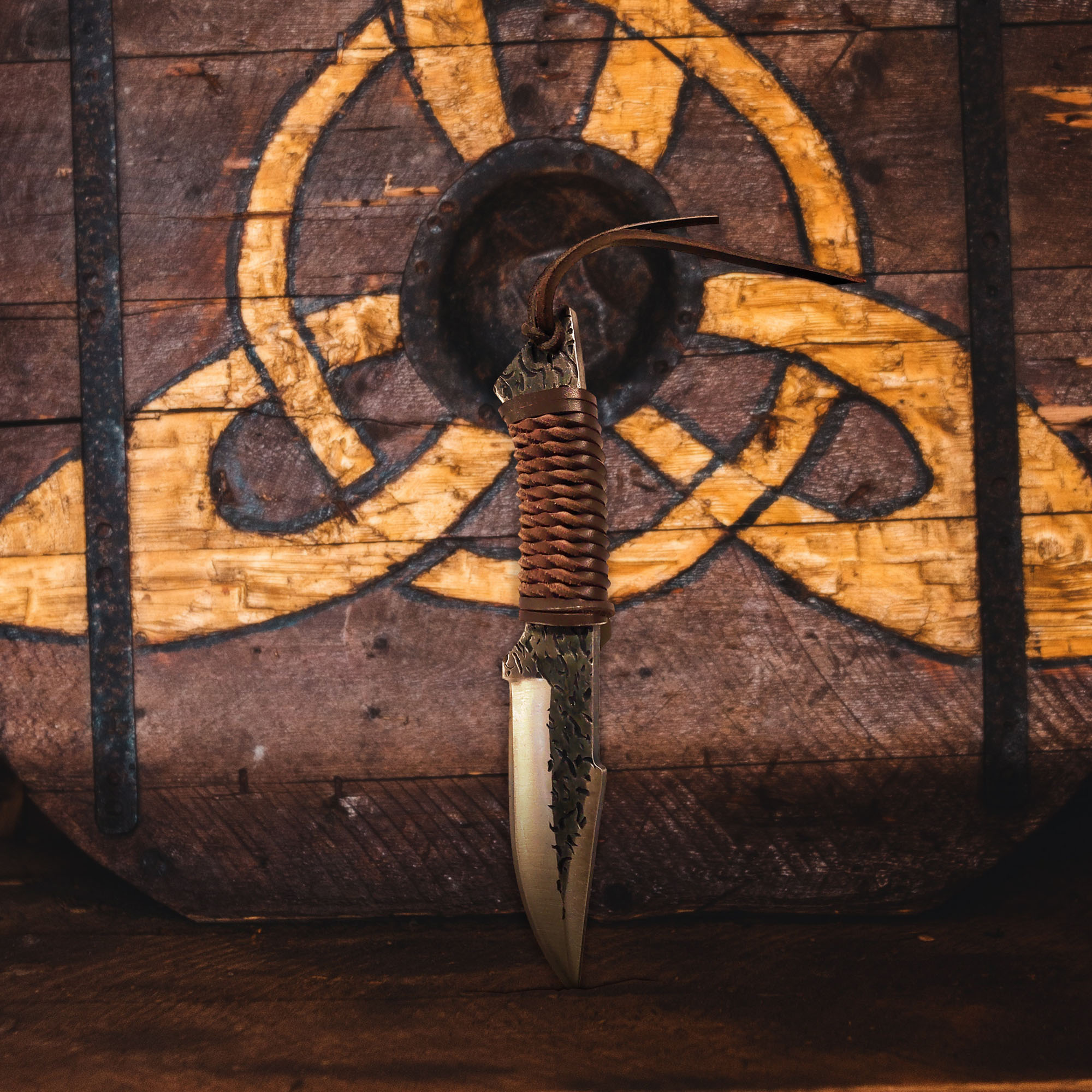 Handgeschmiedetes Jagdmesser im keltischen Stil mit Lederscheide