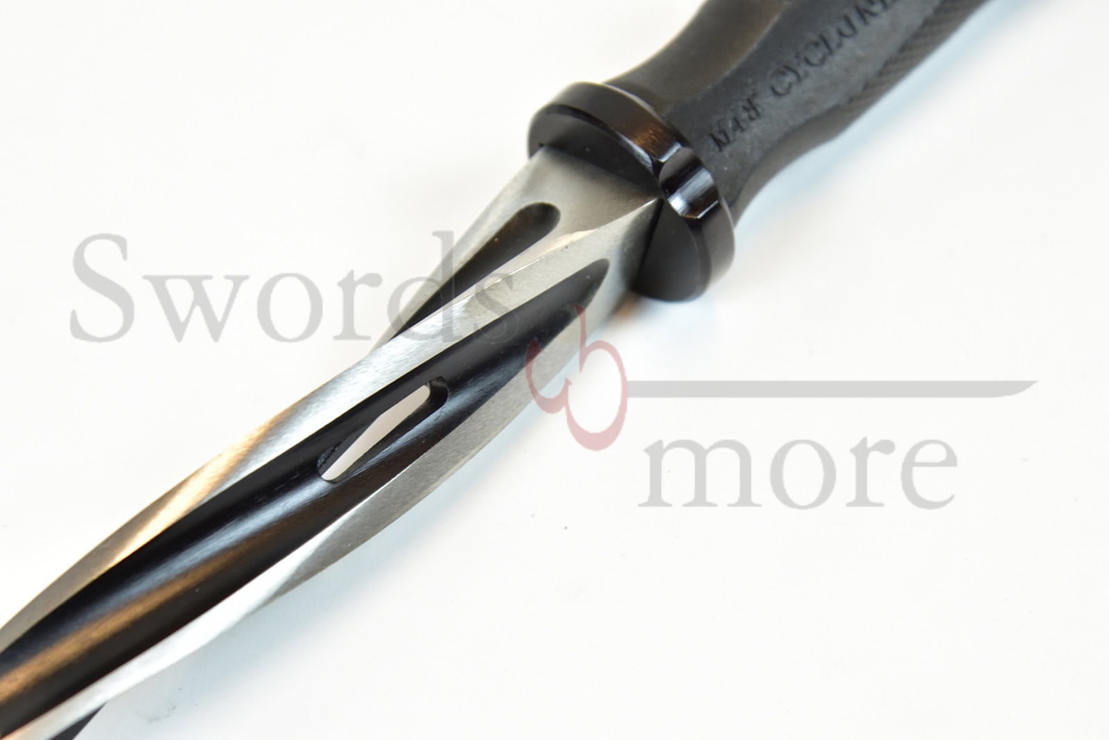 Cyclone Stiefelmesser mit Custom Vortec-Scheide