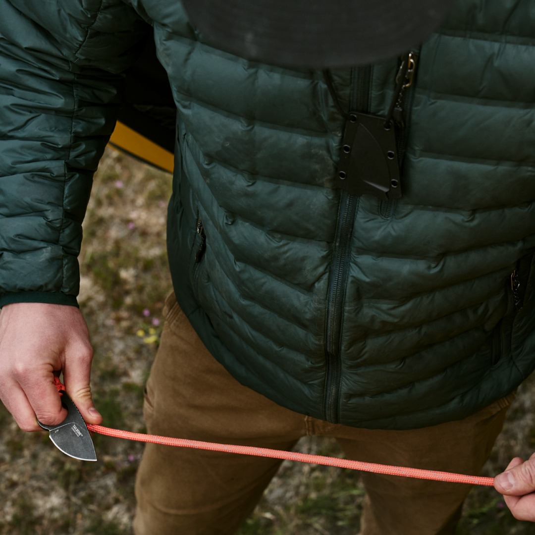Tailbone mit festgestellter Klinge, Schwarz