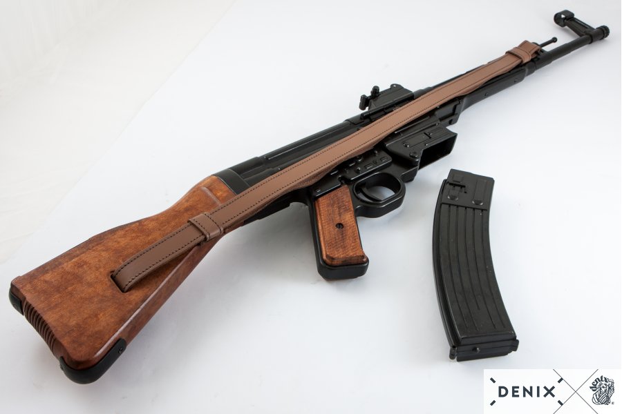 Deutsche MP 44 „Schmeisser“ mit Gurt aus Metall und Holz, 9 mm, 2. WK, 1943