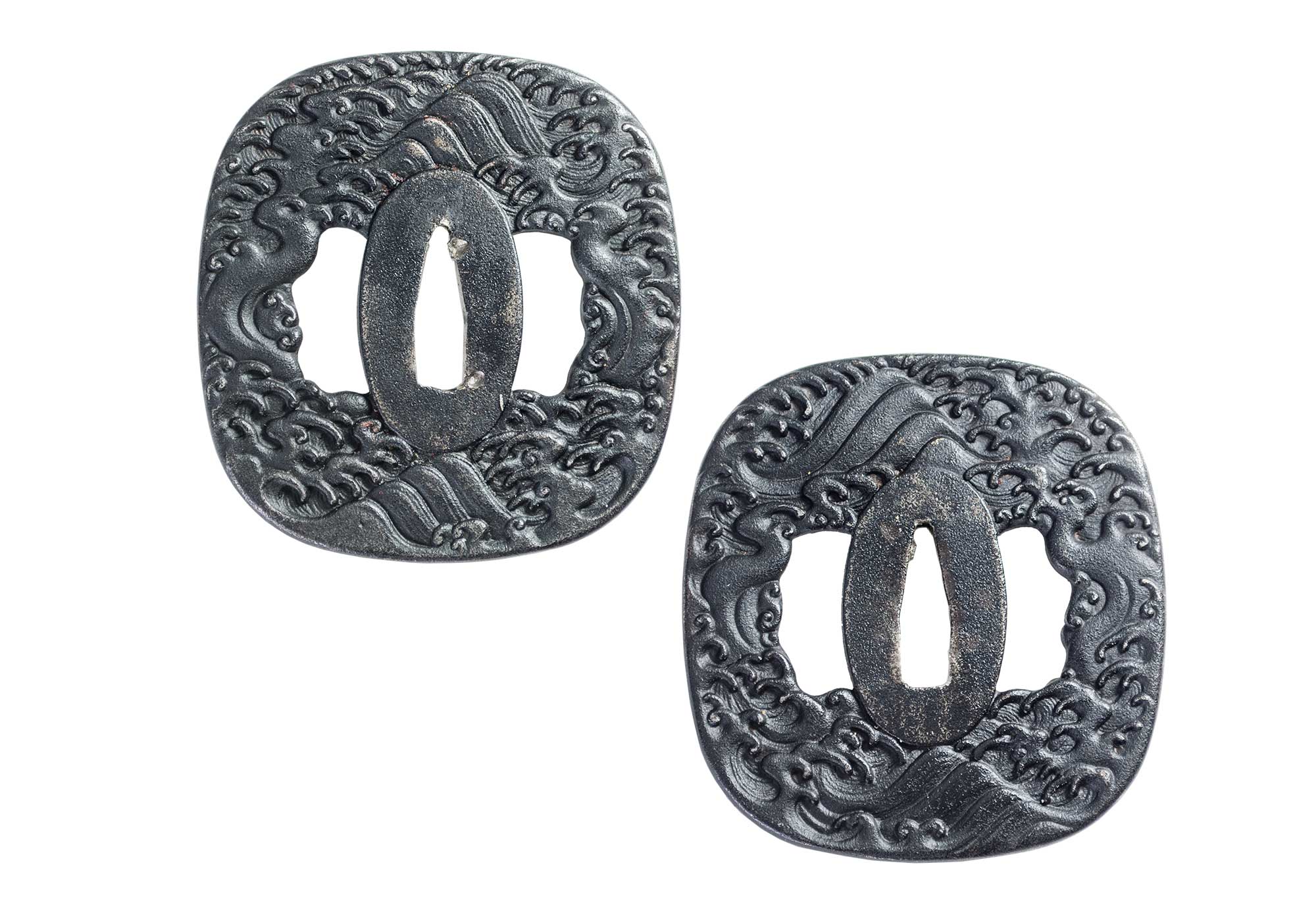 Wave Katana (No Bo-hi), Quadratische Tsuba